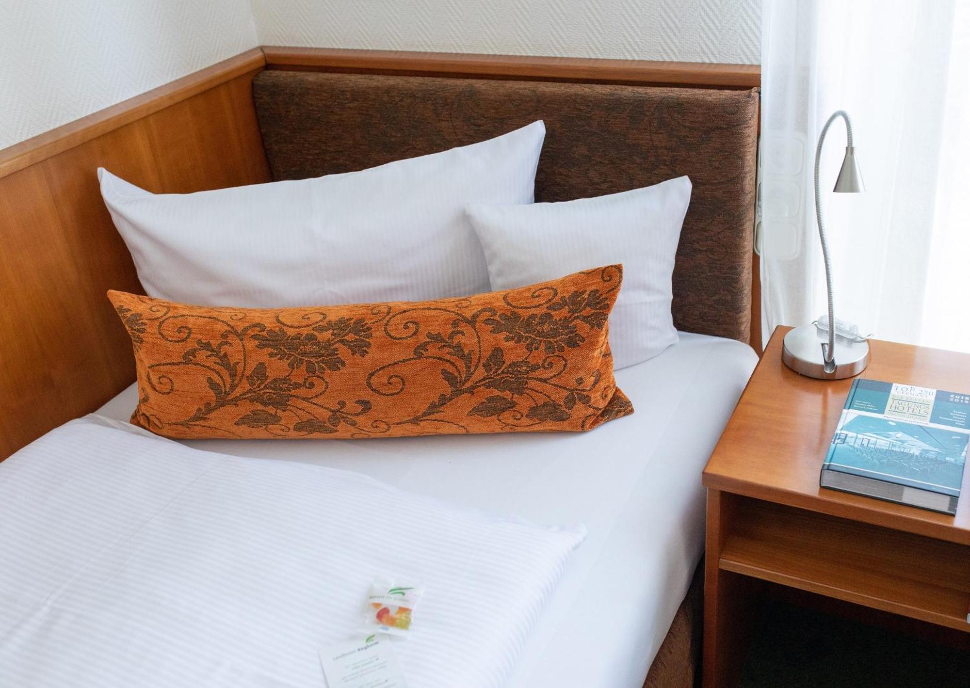 Landhotel Rügheim Zewnętrze zdjęcie
